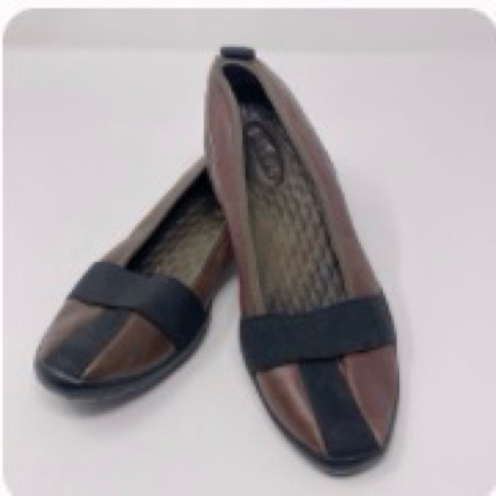 Privo Black Brown Flat Slip On Shoes Size 7.5 Excellent Used Condition